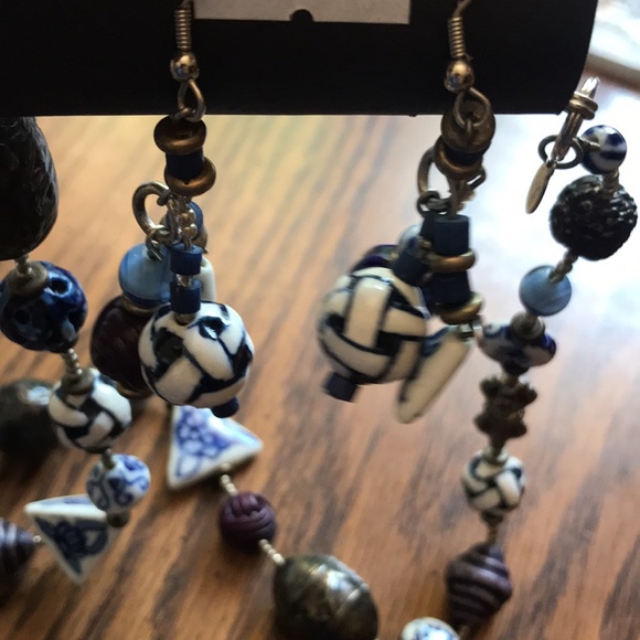 Gently worn THREE LADIES porcelain necklace with matching earrings - Picture 4 of 7